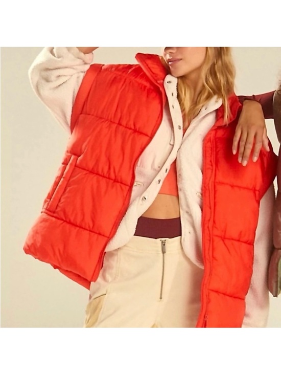 Free People Jackets & Blazers - FREE PEOPLE In A Bubble Puffer Vest